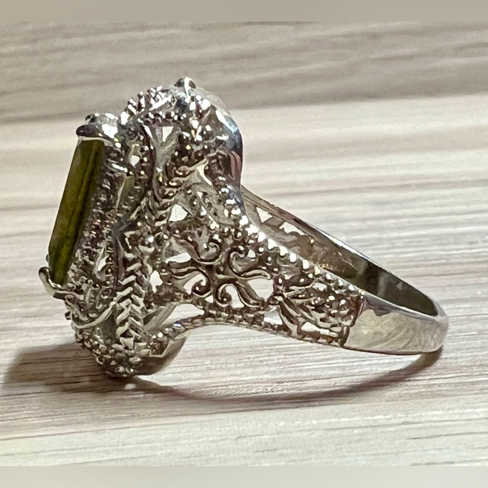Vintage Art Deco Sterling Silver Olive Green Peridot Filigree Ring, Size 6 - Picture 3 of 10